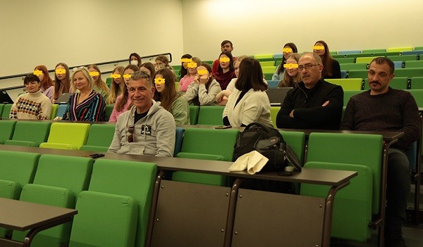 ΣΤΗ ΝΟΡΒΗΓΙΑ ΜΑΘΗΤΕΣ ΚΑΙ ΕΚΠΑΙΔΕΥΤΙΚΟΙ ΤΟΥ ΓΥΜΝΑΣΙΟΥ – ΛΥΚΕΙΑΚΕΣ ΤΑΞΕΙΣ ΚΑΛΛΙΕΘΕΑΣ