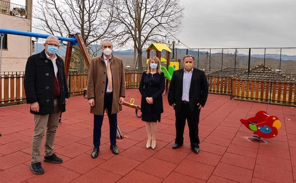 ΠΑΡΑΔΟΘΗΚΕ ΝΕΑ ΠΡΟΤΥΠΗ ΠΑΙΔΙΚΗ ΧΑΡΑ ΣΤΟ ΜΕΣΟΧΩΡΙ ΕΛΑΣΣΟΝΑΣ