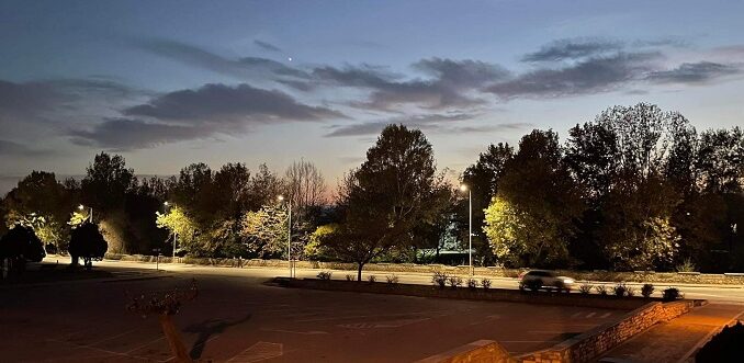 ΑΝΑΒΑΘΜΙΣΗ ΗΛΕΚΤΡΟΦΩΤΙΣΜΟΥ ΣΤΗΝ ΠΑΡΑΠΟΤΑΜΙΑ ΟΔΟ ΤΗΣ ΕΛΑΣΣΟΝΑΣ