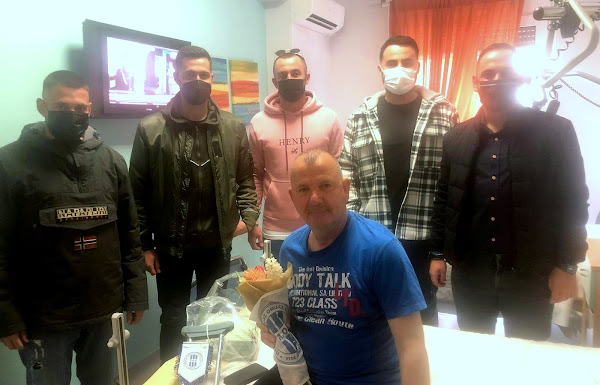 Επιτυχής επέμβαση αχίλλειου τένοντα στον πρόεδρο του ΠΟΕ – Επίσκεψη έκπληξη από ποδοσφαιριστές και μέλη του ΔΣ της ομάδας