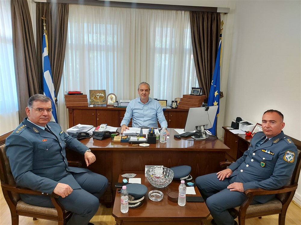 Εθιμοτυπική επίσκεψη στο Δήμαρχο Ελασσόνας από τον νέο Αστυνομικό Διευθυντή Λάρισας