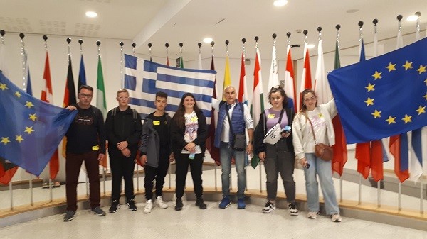 ΣΤΙΣ ΒΡΥΞΕΛΛΕΣ ΜΑΘΗΤΕΣ ΚΑΙ ΕΚΠΑΙΔΕΥΤΙΚΟΙ ΤΟΥ ΓΥΜΝΑΣΙΟΥ – ΛΥΚΕΙΟΥ ΚΑΛΛΙΘΕΑΣ ΕΛΑΣΣΟΝΑΣ