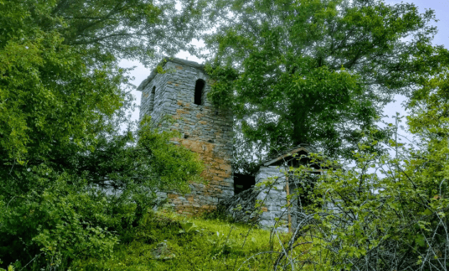 ΠΑΝΗΓΥΡΙΖΕΙ Η ΙΣΤΟΡΙΚΗ ΑΓΙΑ ΤΡΙΑΔΑ ΤΗΣ ΠΑΛΙΑΣ ΣΚΑΜΝΙΑΣ