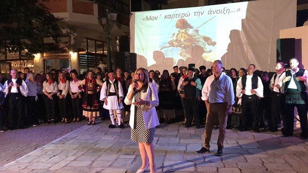 E. ΛΙΑΚΟΥΛΗ: Η ΒΕΡΔΙΚΟΥΣΑ ΕΝΤΥΠΩΣΙΑΣΕ ΠΡΟΒΑΛΛΟΝΤΑΣ ΤΗΝ  ΠΑΡΑΔΟΣΗ ΚΑΙ ΤΙΣ  ΡΙΖΕΣ ΜΑΣ