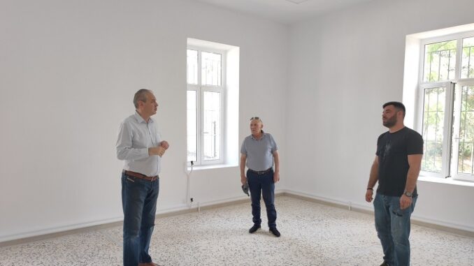 ΑΥΤΟΨΙΑ Ν. ΓΑΤΣΑ ΣΤΟ ΑΝΑΚΑΙΝΙΣΜΕΝΟ ΚΑΙ ΕΝΙΣΧΥΜΕΝΟ ΔΗΜΟΤΙΚΟ ΣΧΟΛΕΙΟ ΒΕΡΔΙΚΟΥΣΙΑΣ