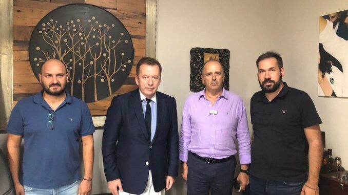 Η ΚΥΒΕΡΝΗΣΗ ΔΙΝΕΙ ΤΗ ΧΑΡΙΣΤΙΚΗ ΒΟΛΗ ΣΤΟΥΣ ΔΙΗΜΕΡΟΥΣ ΠΑΡΑΓΩΓΟΥΣ ΤΣΙΠΟΥΡΟΥ