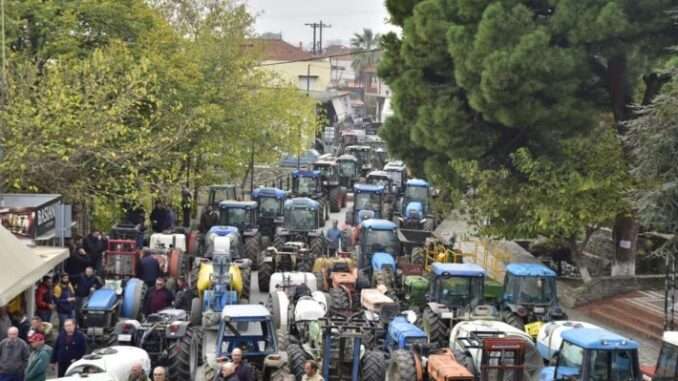 ΚΛΙΜΑΚΩΝΟΥΝ ΜΕ ΠΑΝΕΛΛΑΔΙΚΟ ΣΥΛΛΑΛΗΤΗΡΙΟ ΣΤΗΝ ΑΘΗΝΑ ΟΙ ΜΗΛΟΠΑΡΑΓΩΓΟΙ ΠΟΥ ΕΒΓΑΛΑΝ ΤΡΑΚΕΡ ΣΕ ΑΓΙΑ ΚΑΙ ΕΛΑΣΣΟΝΑ