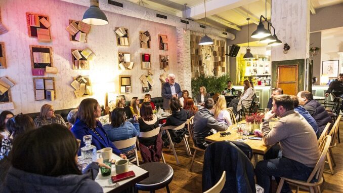 Ο ΓΙΑΝΝΗΣ ΚΑΡΙΠΙΔΗΣ ΣΥΝΑΝΤΗΘΗΚΕ ΚΑΙ ΑΝΤΑΛΛΑΞΕ ΑΠΟΨΕΙΣ ΜΕ ΝΕΕΣ ΚΑΙ ΝΕΟΥΣ ΤΗΣ ΕΛΑΣΣΟΝΑΣ