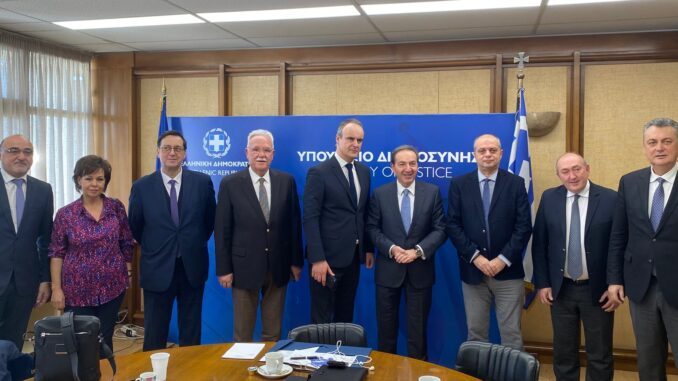 ΧΡ. ΚΑΠΕΤΑΝΟΣ: ΠΑΡΑΜΕΝΟΥΝ ΤΑ ΔΙΚΑΣΤΗΡΙΑ ΣΕ ΕΛΑΣΣΟΝΑ ΚΑΙ ΦΑΡΣΑΛΑ.