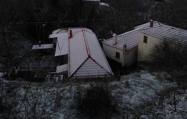 ΣΤΙΣ 9.00 ΘΑ ΑΝΟΙΞΟΥΝ ΣΗΜΕΡΑ ΤΑ ΣΧΟΛΕΙΑ ΣΤΟ ΛΙΒΑΔΙ ΕΛΑΣΣΟΝΑΣ