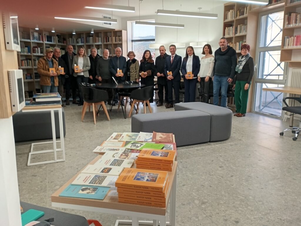 Παρουσίαση του βιβλίου «ΜΙΚΡΑ ΑΠΑΝΤΑ» του Παύλου Λάλου στη Δημοτική Βιβλιοθήκη Ελασσόνας (ΦΩΤΟ)