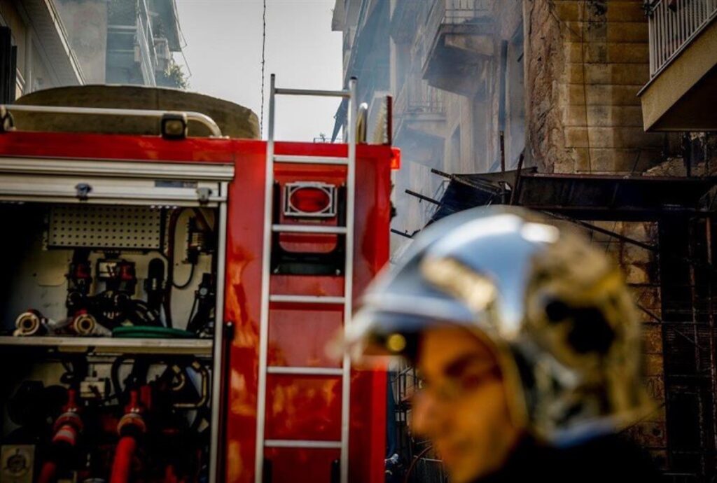 Συναγερμός για φωτιά σε σπίτι στην Ελασσόνα – Στο σημείο πυροσβεστικές δυνάμεις