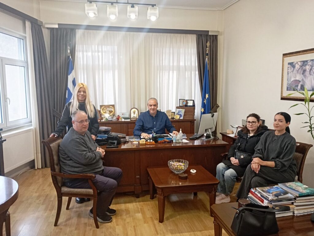 Ομάδα εθελοντών για τα αδέσποτα συνάντησε ο Δήμαρχος Ελασσόνας