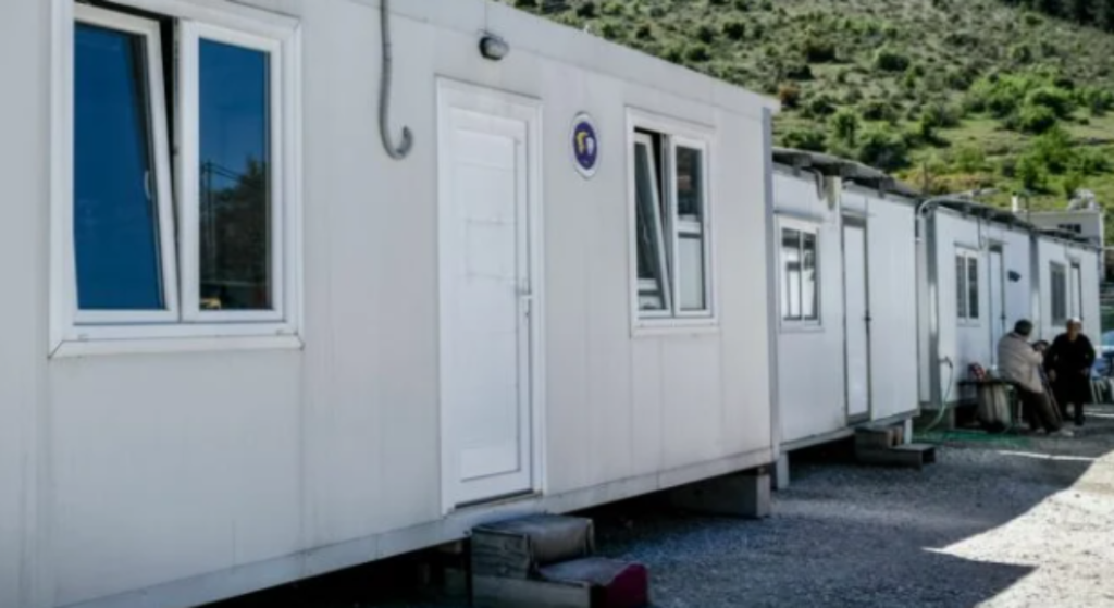 Ελασσόνα: Τους στέλνουν στα δικαστήρια για τα κοντέινερ των σεισμοπαθών