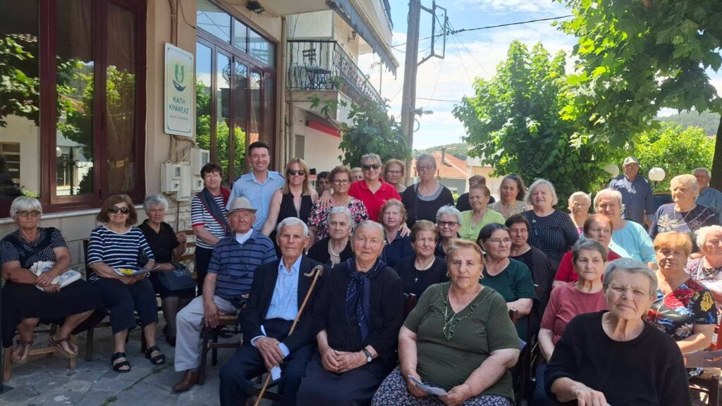 Ηλικιωμένοι στα χωριά της Ελασσόνας ενημερώθηκαν για τις τηλεφωνικές απάτες (ΦΩΤΟ)