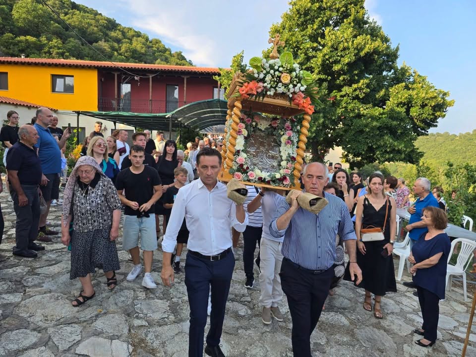 Υποδοχή της ιεράς εικόνας Μεταμορφώσεως του Σωτήρος Παλαιοκαρυάς στην Κρανέα Ελασσόνας (ΦΩΤΟ)