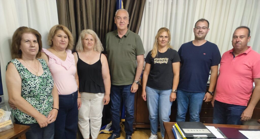 Η συνάντηση Γάτσα με τον Σύλλογο Γυναικών Αμουρίου και η βράβευση (ΦΩΤΟ)