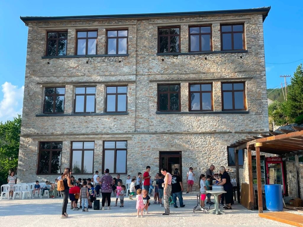 Το σχολείο Κοκκινοπηλού Ελασσόνας είναι ανοιχτό και φιλοξενεί χαρούμενα παιδιά (ΦΩΤΟ)