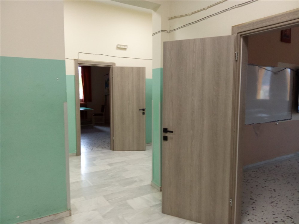 Ευχαριστίες του Δημάρχου Ελασσόνας και του Διευθυντή του Γυμνασίου-Λ.Τ. Βερδικούσας για τη δωρεά εσωτερικών θυρών στο σχολείο