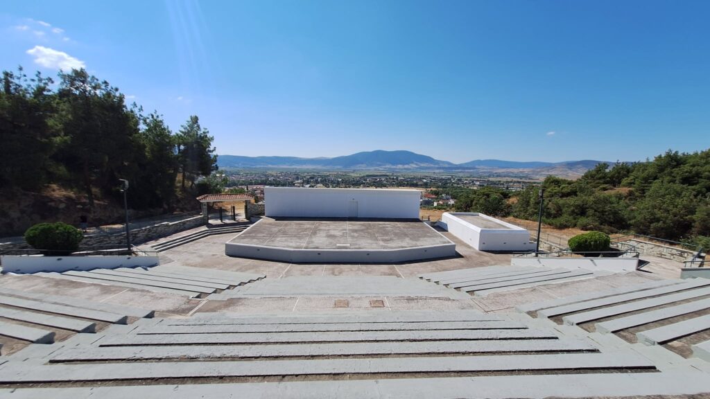 Ανοίγει τις πύλες του 4 χρόνια μετά το Ανοιχτό Θέατρο Ελασσόνας «Δημάρχου Λάζαρου Μεταξιώτη» (ΦΩΤΟ)