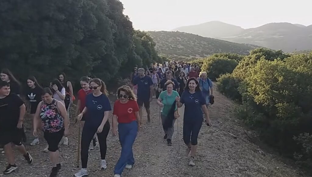 Ελασσόνα: Η πεζοπορια στον δρόμο προ την Πανσέληνο του κόκκινου Ελαφιού (ΦΩΤΟ – ΒΙΝΤΕΟ)