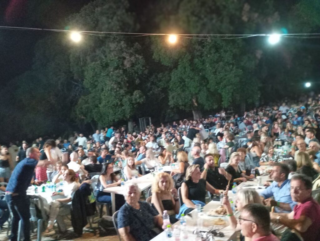 Πλήθος κόσμου στο 4ο KRANIA VILLAGE FESTIVAL – Χιλιάδες άνθρωποι στο Άλσος του Προφήτη Ηλία στην Κρανιά (ΦΩΤΟ)
